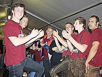 Beste Laune hatten diese Burschen an der Kerwa.  Foto: Sonja Werner