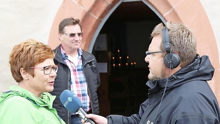 Anja Gebhardt, Otto Roppelt und Heiner Gremer (v. li.) vor der Kapelle.