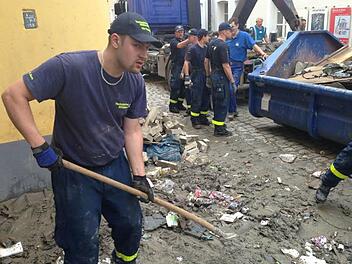 Die Coburger THWler befreiten unter anderem Straßen in Passau von Schlamm und Unrat, den das Hochwasser hinterlassen hat. Das Ausmaß der Schäden habe jede Vorstellung übertroffen. Fotos: THW