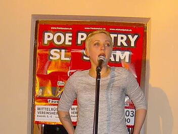 Leonie Warnke übertrug klassiche Märchen in die Gegenwart. Fotos:; Malbrich