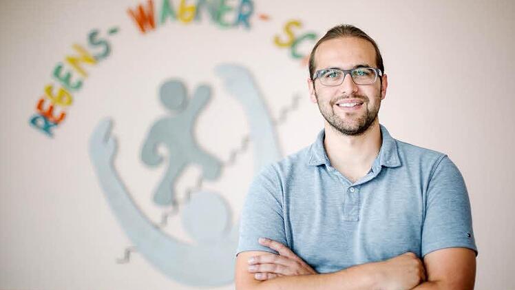 Tobias Fürst ist der neue Leiter der Regens-Wagner-Schule Burgkunstadt. Trotz seiner jungen Jahre hat er ein klares Konzept.  Foto: Hendrik Steffens