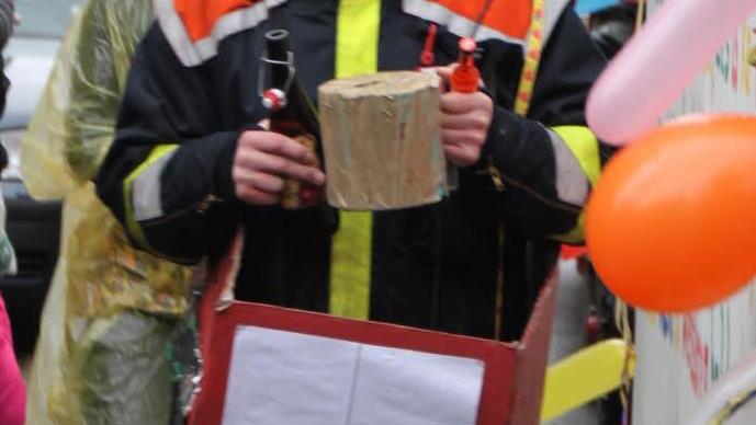 Buntes Treiben bei tristem Wetter Foto: Matthias Einwag