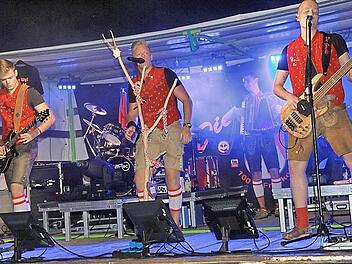 Die Baiersdorfer Musikgruppe "Gerchli" spielte für krebskranke Kinder. Fotos: Mathias Erlwein