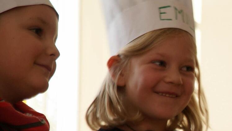Die Kinder waren bei ihrem Auftritt als "singende B&auml;cker" mit Freude bei der Sache. Foto: Mario Deller