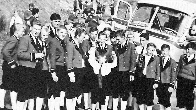 Zwischenstopp der Knabenkapelle bei einem Ausflug in die Berge Fotos: privat