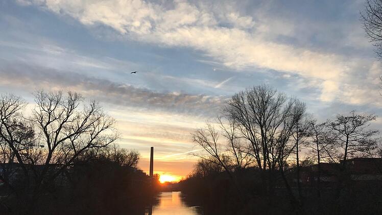 Einer der wenigen Sonnenaufgänge, die im Dezember zu beobachten waren: Werkkanal an der Erba.   Michael  Wehner