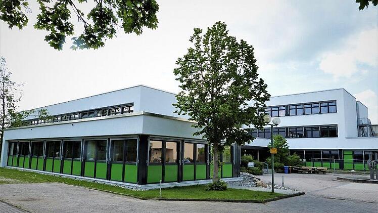 Die energetische Sanierung der Verbandsschule Neuenmarkt ist weitgehend abgeschlossen. Insgesamt wurden dafür 1,7 Millionen Euro aufgewendet. Ohne staatliche Förderung wäre das Projekt nicht möglich gewesen. Foto: Werner Reißaus