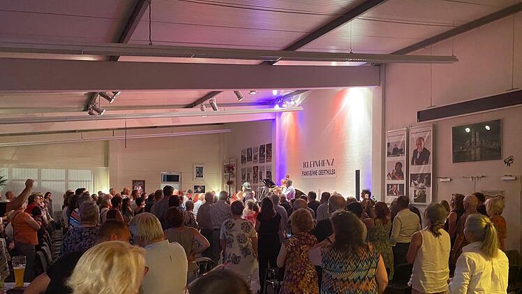 Deborah Woodson und das  Willy Ketzer-Quartett   heizten mächtig ein.