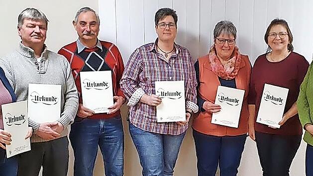 Monika Wiesner (Kreisverband Bad Kissingen, rechts) ehrte (weiter von links) Anna-Lena Schlereth, Heinz Kuhn, Rudolf Hergenröder, Dagmar Wengel, Margit Seban und Birgit Wolf. Auf dem Bild fehlt Kerstin Küchler.