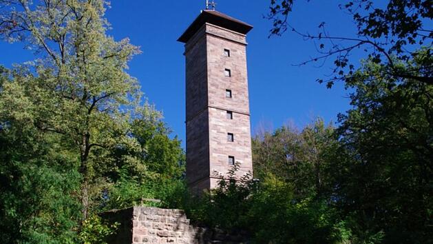 Zirndorf: Aussichtsturm Alte Veste wieder ge&ouml;ffnet - nach mehreren Monaten