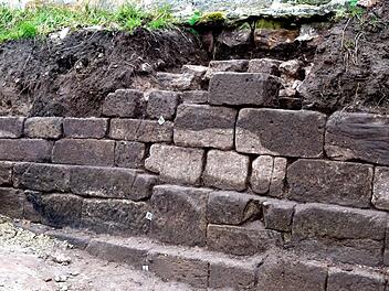 Bei der Stadtsanierung trat historisches Mauerwerk zutage, das jetzt gesichert und erhalten werden soll, wie der Stadtrat Burgkunstadt in seiner j&uuml;ngsten Sitzung beschloss. Dieter Radziej