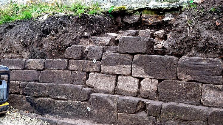 Bei der Stadtsanierung trat historisches Mauerwerk zutage, das jetzt gesichert und erhalten werden soll, wie der Stadtrat Burgkunstadt in seiner j&uuml;ngsten Sitzung beschloss. Dieter Radziej