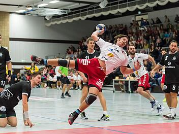 Sicherer Verwerter vom Kreis: Franziskus Gerr (am Ball) erzielte fünf Tore für den HSC Bad Neustadt beim 40:23-Erfolg der Rotmilane gegen die HSG Würm-Mitte. Anand Anders