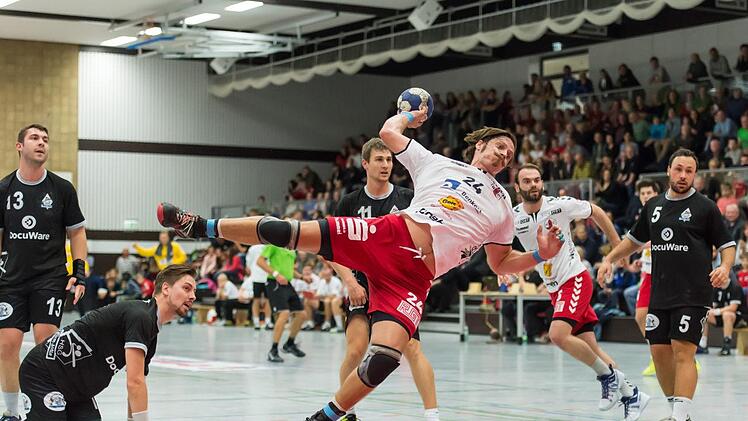 Sicherer Verwerter vom Kreis: Franziskus Gerr (am Ball) erzielte fünf Tore für den HSC Bad Neustadt beim 40:23-Erfolg der Rotmilane gegen die HSG Würm-Mitte. Anand Anders