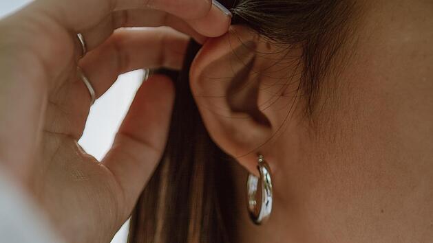 Vermutest du eine Silberallergie, solltest du einen Hautarzt oder eine Haut&auml;rztin aufsuchen.