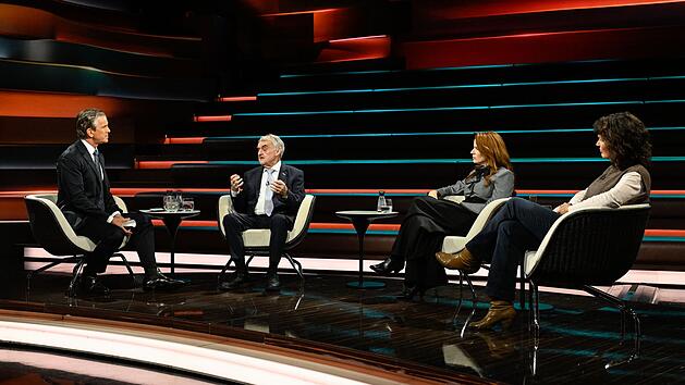 Mit Herbert Reul (Zweiter von links), Florence Gaub (Zweite von rechts) und Ulrike Winkelmann sprach Markus Lanz am Donnerstag über das Thema Clankriminalität.