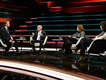 Mit Herbert Reul (Zweiter von links), Florence Gaub (Zweite von rechts) und Ulrike Winkelmann sprach Markus Lanz am Donnerstag über das Thema Clankriminalität.