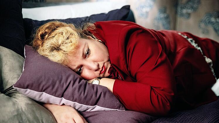 Eine erstklassige Darbietung, die ber&uuml;hrt und zugleich unterh&auml;lt: Meltem Kaptan wurde f&uuml;r ihre Hauptrolle in "Rabiye Kurnaz gegen George W. Bush" unter anderem mit dem Deutschen Filmpreis und einem Silbernen B&auml;ren ausgezeichnet.