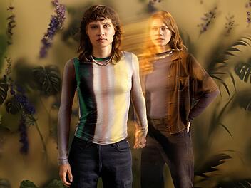 Emilia (Luna Jordan, links) w&uuml;rde in der Serie "Wake up" alles daf&uuml;r tun, um ihre &auml;ltere Schwester Clara (Alicia von Rittberg) aus dem Koma zur&uuml;ck ins Leben zu holen.
