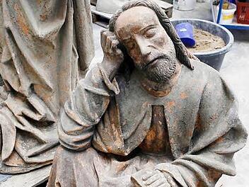 So sehen die Heiligenfiguren aus der Ölberg-Grotte der Höchstadter Pfarrkirche St. Georg aus. Hier im Bild Jakobus. Foto: Matthias Hoch (Archiv)