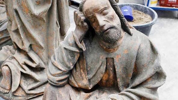 So sehen die Heiligenfiguren aus der Ölberg-Grotte der Höchstadter Pfarrkirche St. Georg aus. Hier im Bild Jakobus. Foto: Matthias Hoch (Archiv)
