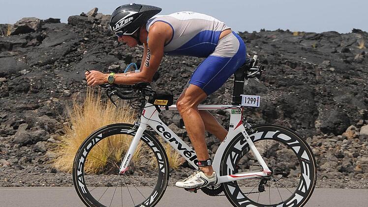 Silvester Kohlmann musste beim Ironman-Triathlon auf Hawaii auch beim Radfahren bis an die Grenzen gehen. Fotos: privat