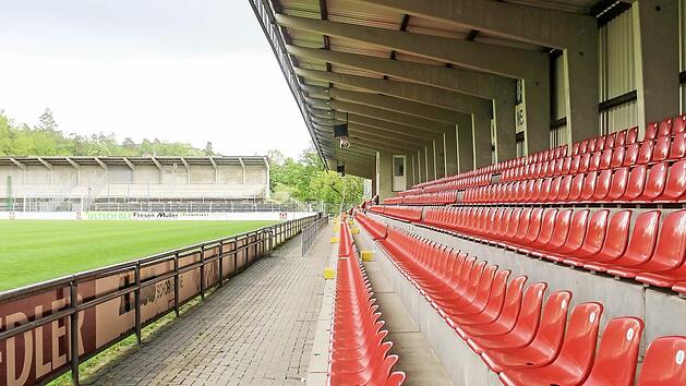 Das Waldstadion in Weismain hat eine fast schon magische Anziehungskraft. Fotos: Martin Kreklau