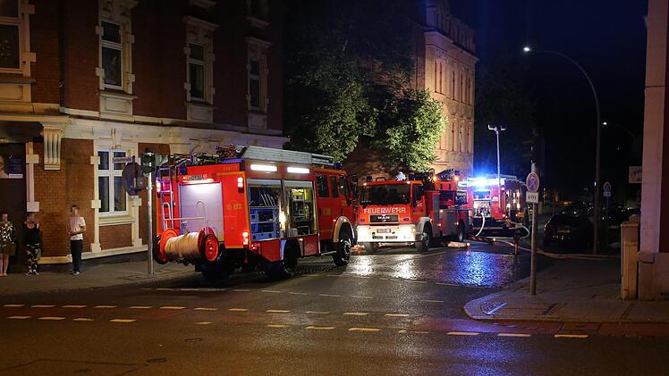 In Hof geriet am Donnerstagmorgen ein Wohnhaus in Brand. Foto: News5/Fricke