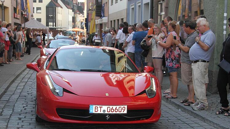 Die feuerroten Ferrari waren eine Schau. Foto: Sonja Adam
