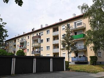 3600 Wohnungen befinden sich im Eigentum der Stadtbau. Rund 15 Prozent von ihnen sollen jetzt an städtisch verwaltete Stiftungen verkauft werden. Unser Bild zeigt die Eichendorffstraße.   Fotos: Ronald Rinklef