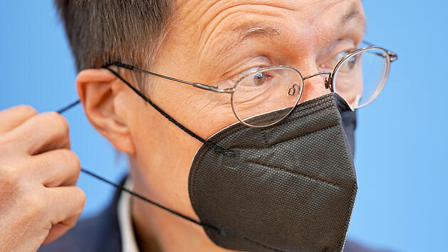 Virologe teilt gegen Lauterbach aus: "Sollte keine Arzt-Zulassung haben"