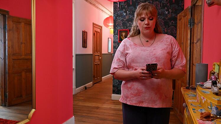 Jenny (Stefanie Reinsperger) genie&szlig;t das Leben und liebt es zu tanzen.