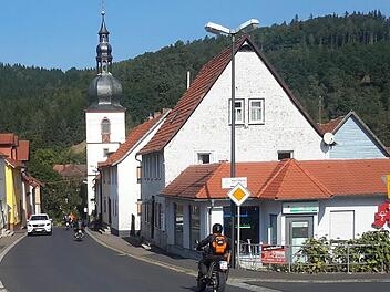 Die Apotheke in Zeitlofs steht seit Sommer 2015 leer. Nun wird das Objekt auf dem Innenentwicklungsportal des Landkreises vermarktet. Foto: Rolf Pralle/Archiv