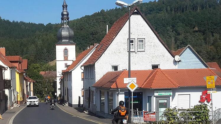 Die Apotheke in Zeitlofs steht seit Sommer 2015 leer. Nun wird das Objekt auf dem Innenentwicklungsportal des Landkreises vermarktet. Foto: Rolf Pralle/Archiv