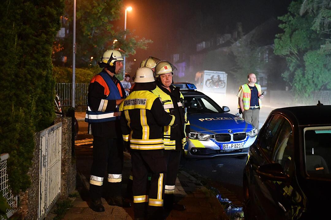 In der Nacht zu Freitag ist es gegen 2.25 Uhr zu einem Küchenbrand in der Schlüsselstraße gekommen. Die Feuerwehr war vor Ort.