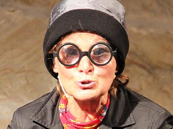 Die Kabarettistin Barbara Weinzierl schlüpfte in unglaublich viele Rollen. Foto: Katharina Müller-Sanke