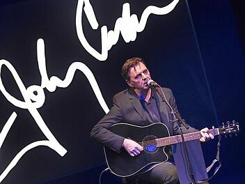 Volker Ringe schlüpft in die Figur von Johnny Cash. Foto: p