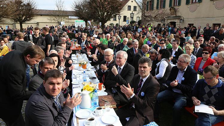 Rund 300 Besucher waren in den Schlosspark von Tretzendorf gekommen.