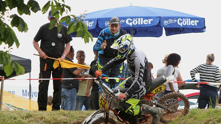 Anfeuerung für die "Spätzünder", die sich in der Serienklasse den Sieg holten