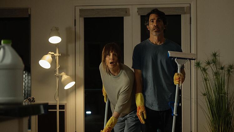 Ava Bartlett (Kaley Cuoco) und Nathan Bartlett (Chris Messina) müssen weiterhin ihre Spuren beseitigen.