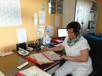 Renate Nausch muss alle ihre Schritte dokumentieren. Foto: Petra Malbrich