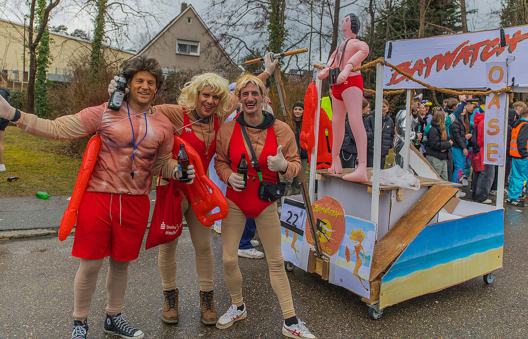 Buntes Faschingstreiben begeistert groß und klein.