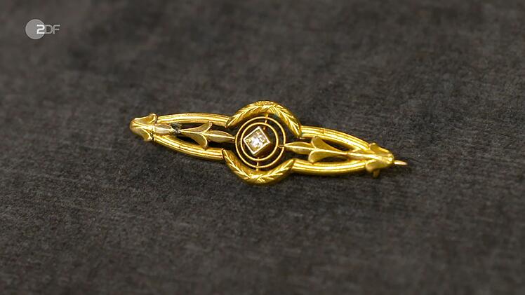 Die goldene Stabbrosche aus der Zeit zwischen 1890 und 1910 wurde auf 200 bis 220 Euro geschätzt. Für 160 Euro kaufte Liza Kielon das antike Schmuckstück.