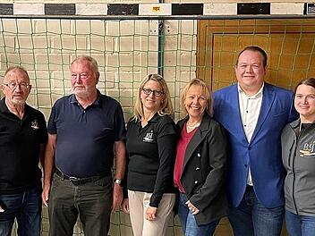 Die neue Kreisleitung des Bayerischen Sportjugend: (von links) Edwin Metzler (Beisitzer), Lothar Franz (Beisitzer), Julia Manninger (Beisitzerin), 2. Vorsitzende Isolde Winkler, Vorsitzender Friedrich Bakaj und Jennifer Reingruber (Beisitzerin)