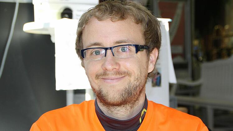 "Wir sind schon zum dritten Mal hier und es ist immer gut gelaufen", berichtet Leguano-Verkaufsleiter Stefan Wirsing. "Unsere Kunden reichen vom Zweijährigen bis zum 105-Jährigen." Die Idee sei einfach: Die dünnen Sohlen schützen vor Verletzung, lassen dem Fuß aber ansonsten alle Bewegungsfreiheit. Aus dem Messe-Stand heraus sei auch die Idee entstanden, in der Stadt eine Filiale zu eröffnen. Foto: Ralf Ruppert