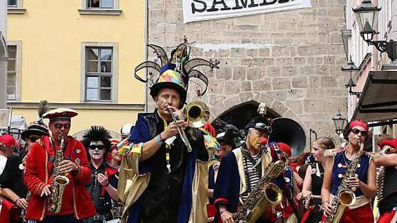 Impressionen vom Samba-Umzug 2015.  Foto: Albert Höchstädter