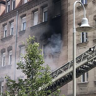 Wohnung geht in Flammen auf
