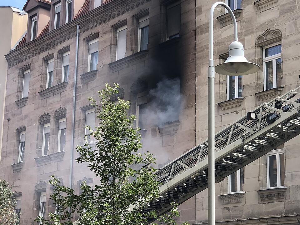 Wohnung geht in Flammen auf