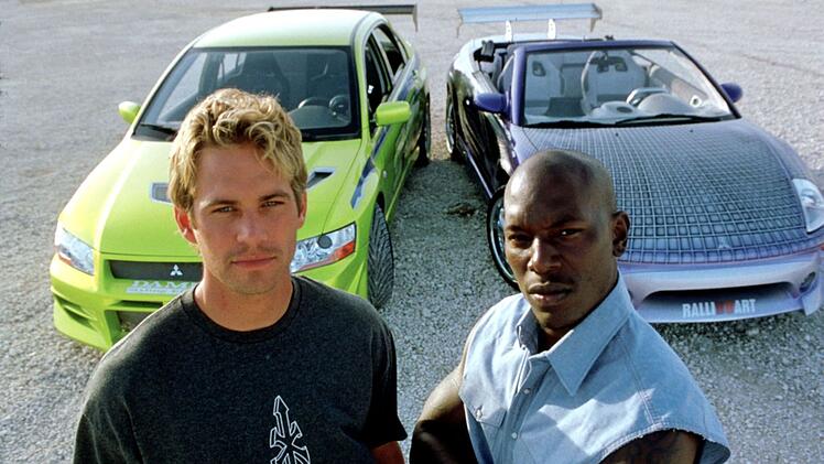 Coole Typen, coole Schlitten: In der ersten Fortsetzung In "2 Fast 2 Furious" lie&szlig; es Paul Walker (links) mit Tyrese Gibson m&auml;chtig krachen.