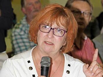 Stellte Fragen an die Politik: Silke Mohler, die Vorsitzende der Burgkunstadter Tafel.  Fotos: Gerda Völk